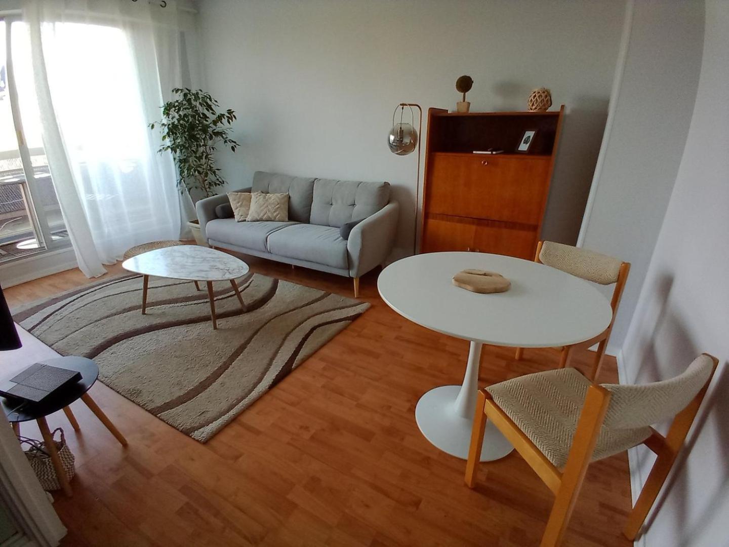 Appartement Avec Parking Et Balcon Vue Cathedrale Chartres Zewnętrze zdjęcie