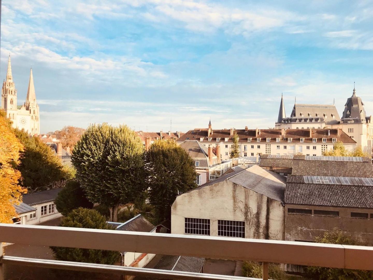 Appartement Avec Parking Et Balcon Vue Cathedrale Chartres Zewnętrze zdjęcie